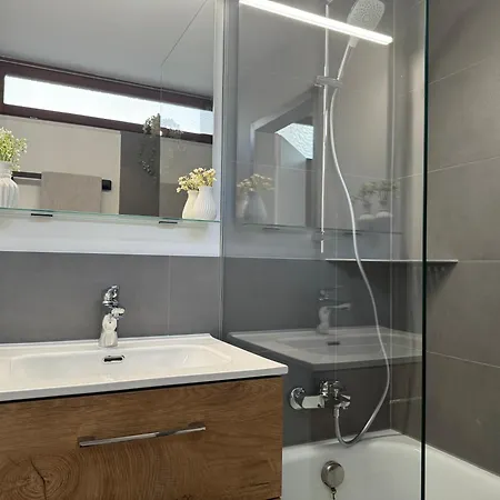 Isaak Sonnenklang Lägenhet